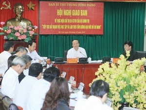 ຄະນະຈັດຕັ້ງສູນກາງເຮັດວຽກກັບອົງຄະນະພັກບັນດາອົງການສູນກາງ ແລະ ລັດວິສາຫະກິດ